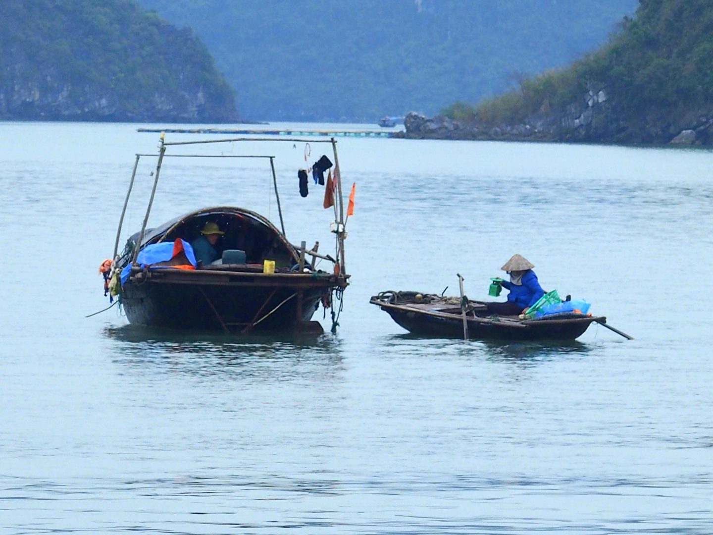 Vie des pêcheurs Baie d'Halong Vietnam