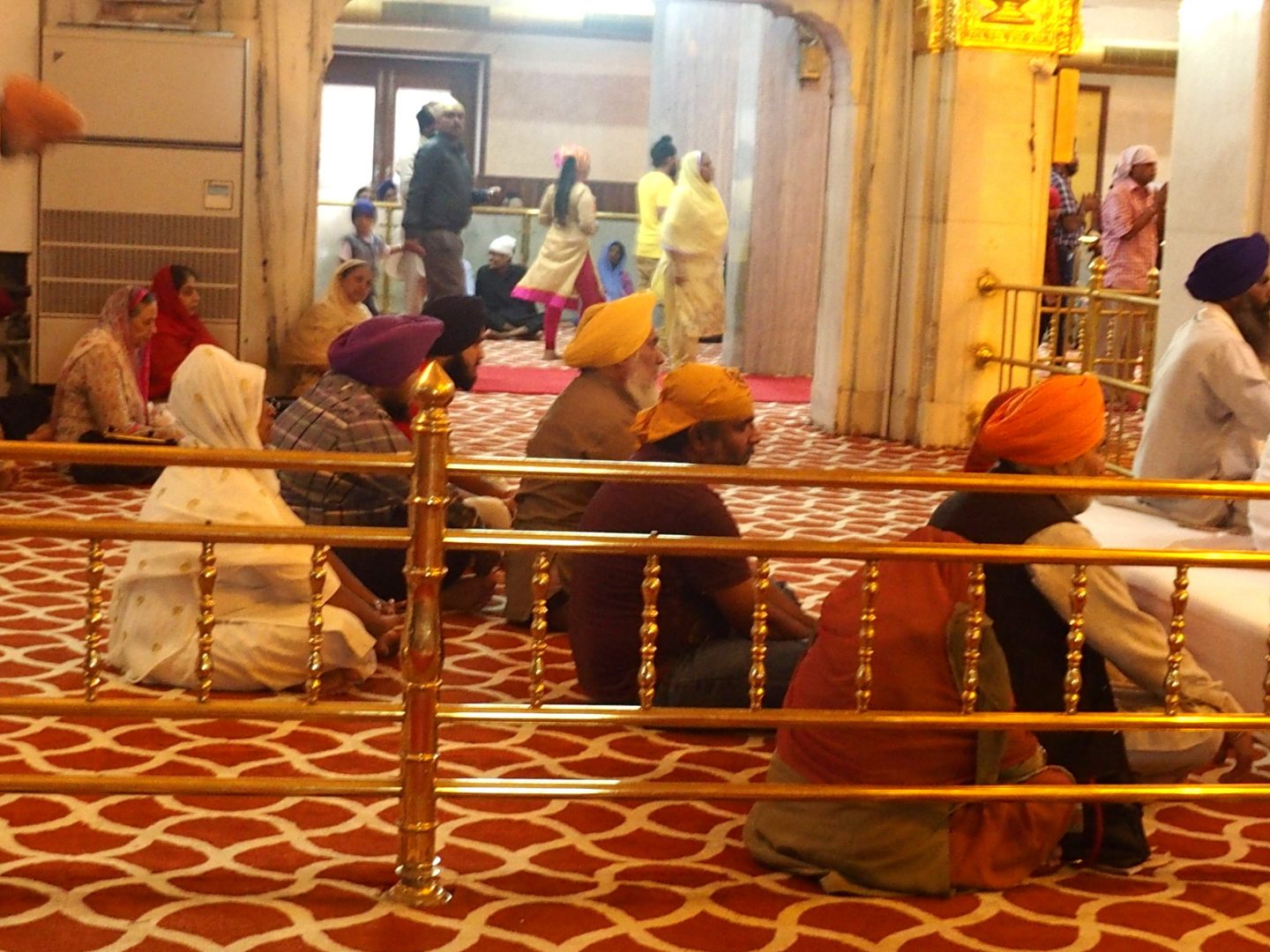 Fidèles sikhs au temple Delhi Inde
