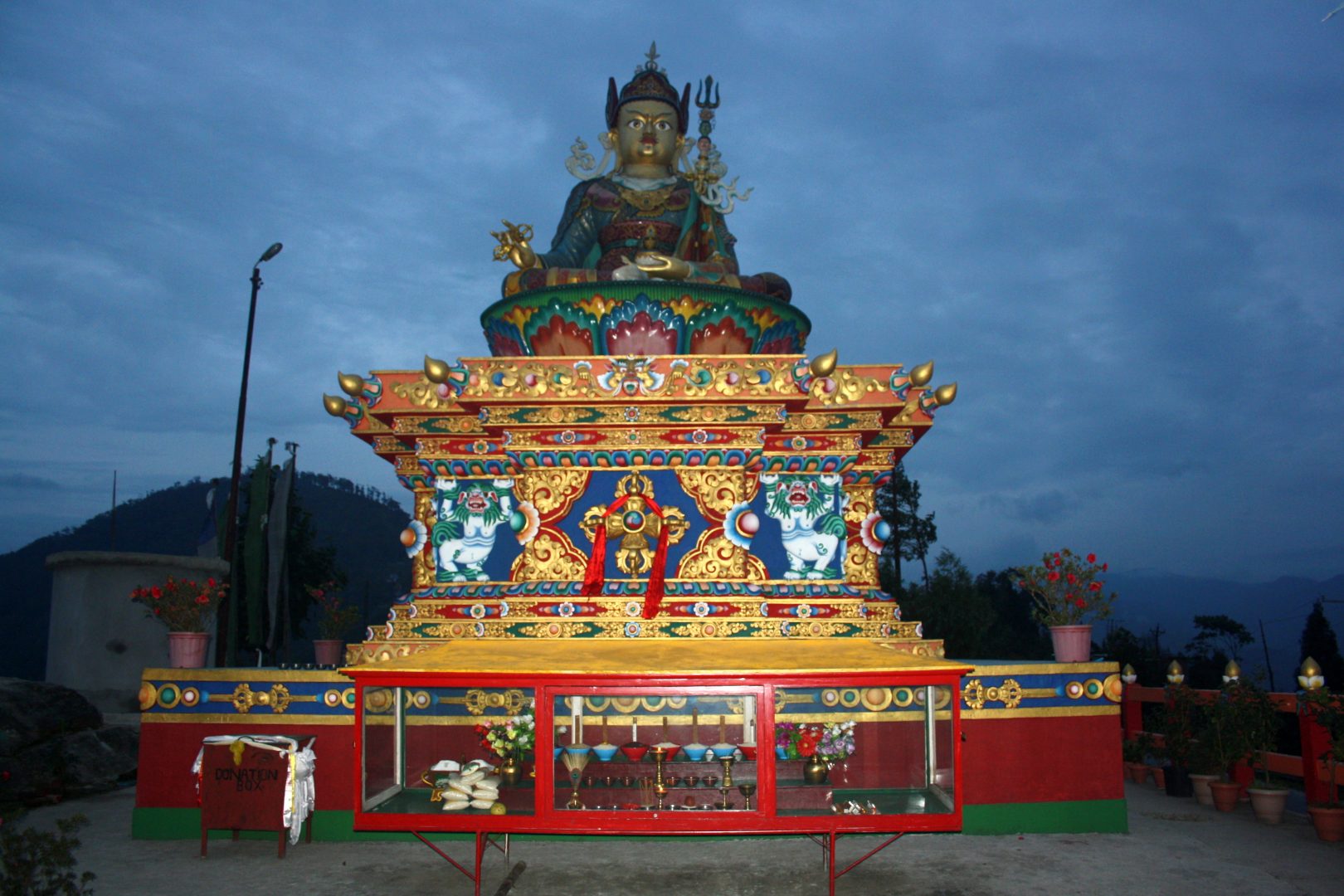 Temple Lord Shiva en soirée Kalimpong Inde