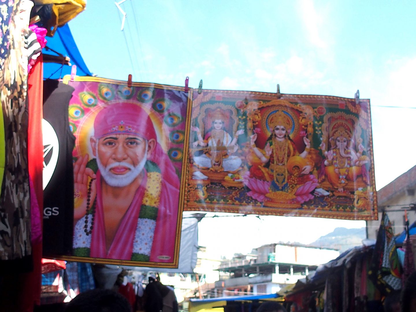 Tentures indiennes dans marché Kalimpong Inde