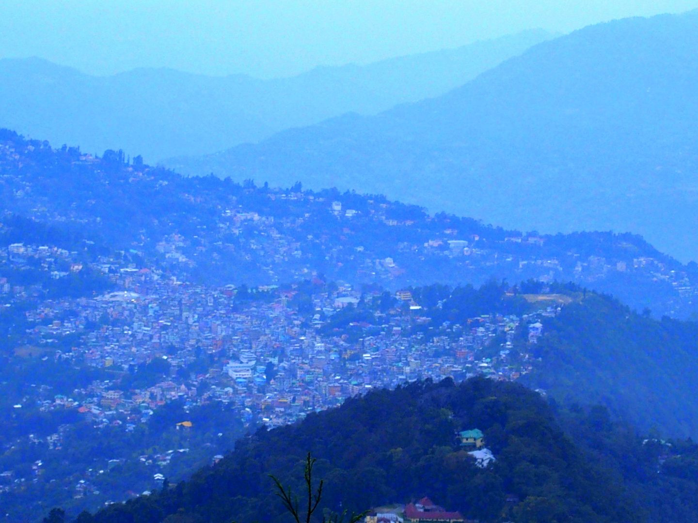 Vue sur Kalimpong en fin de journée Inde