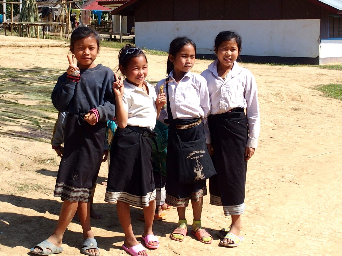 Jolies écolières Muong Ngoi Laos
