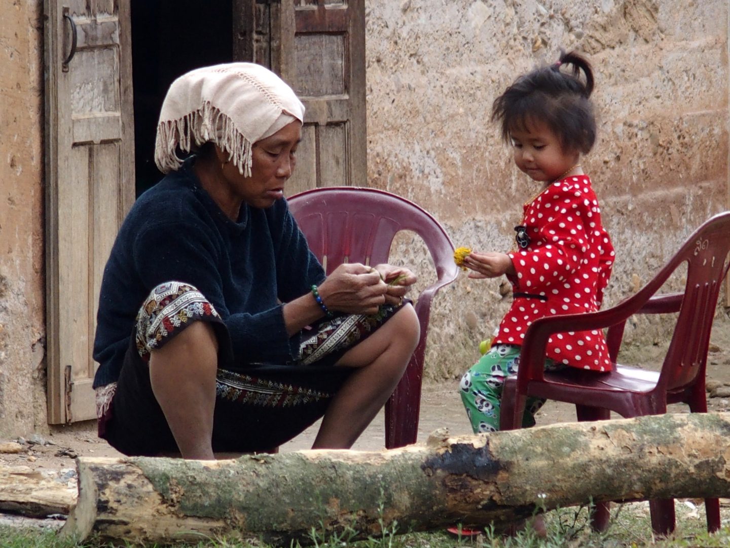 Mère et son enfant Muang Ngoi Laos
