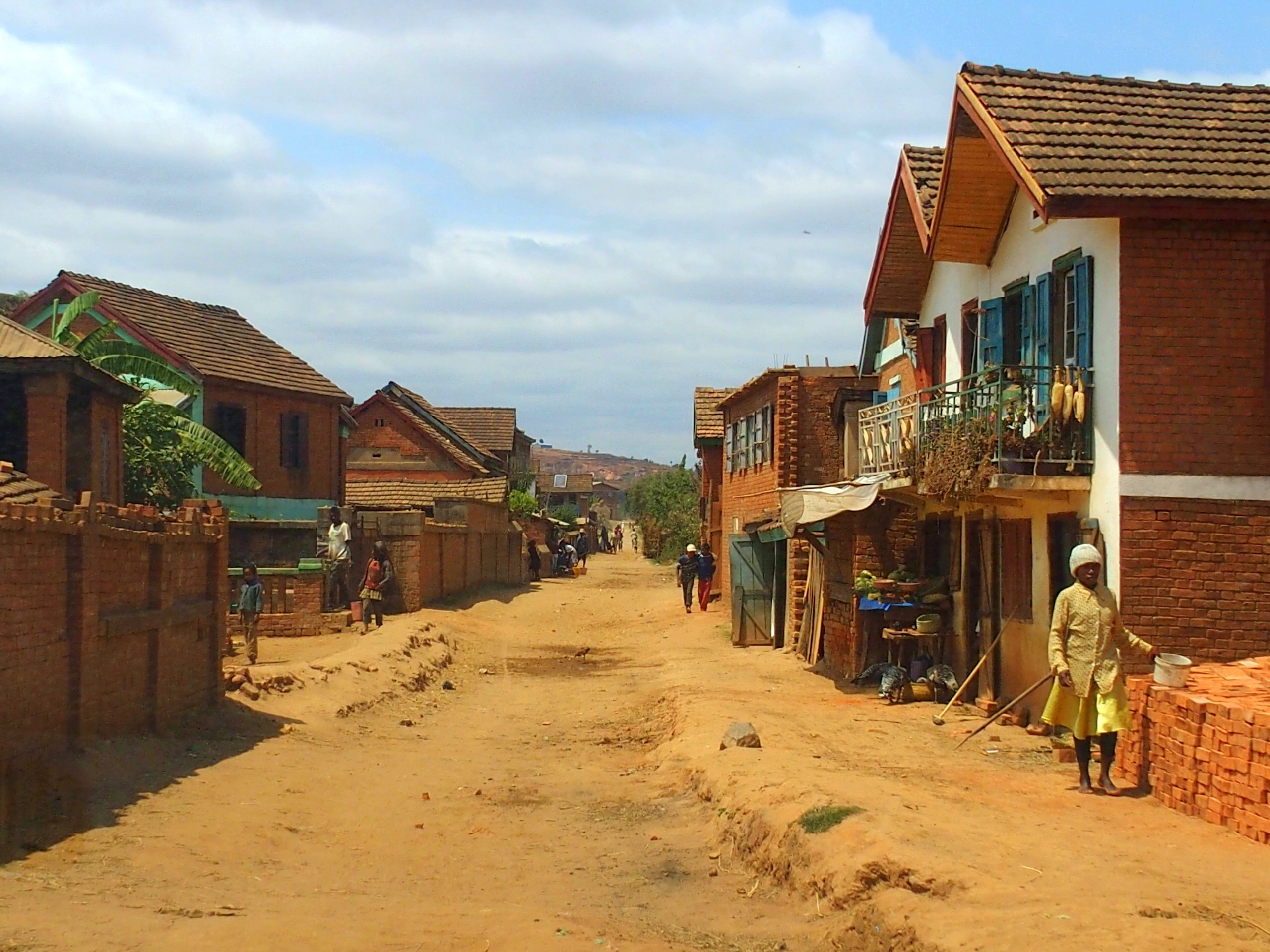 Village sur la RN7 Madagascar