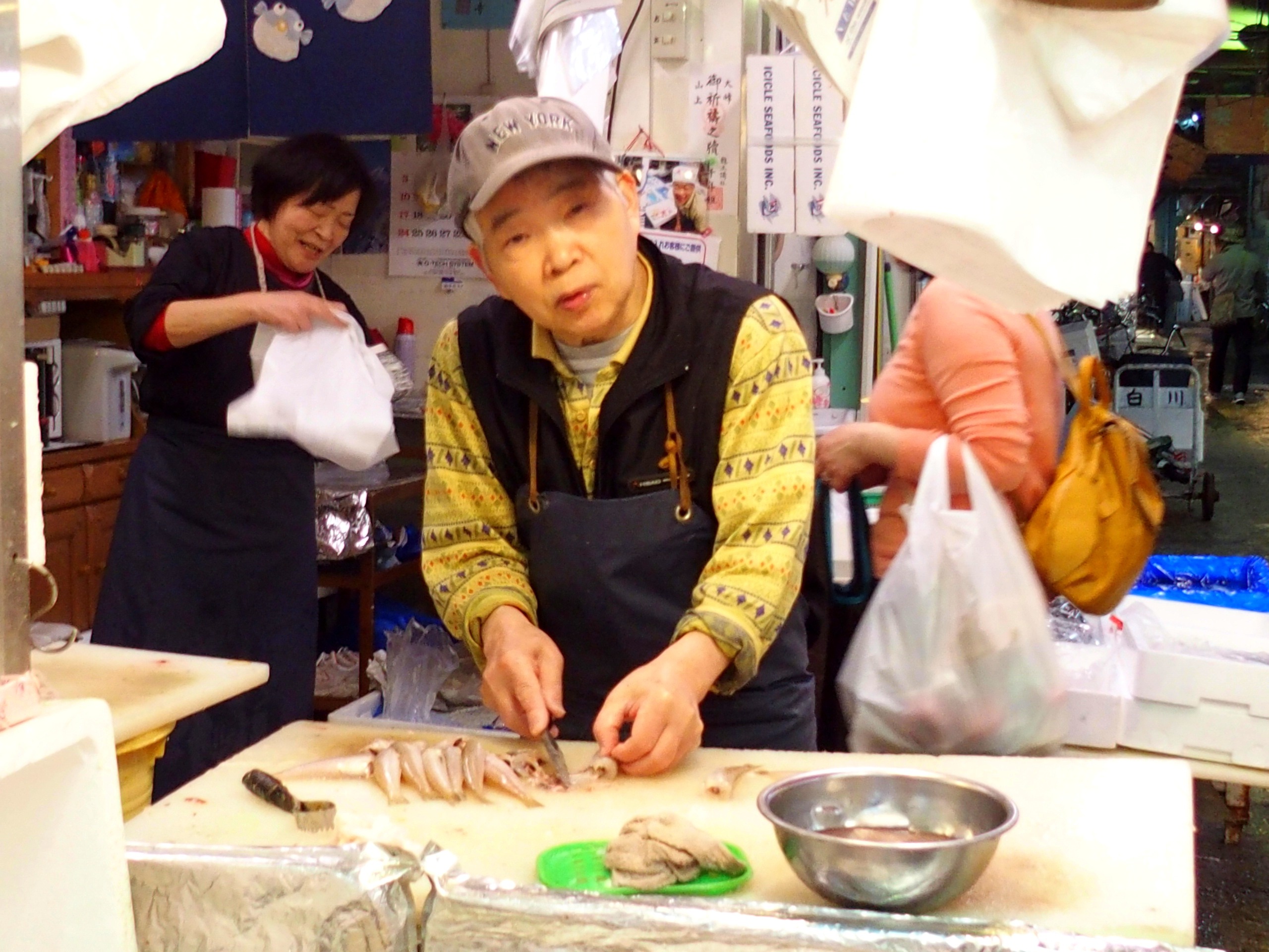 Découpe poissons marché d'Osaka Japon