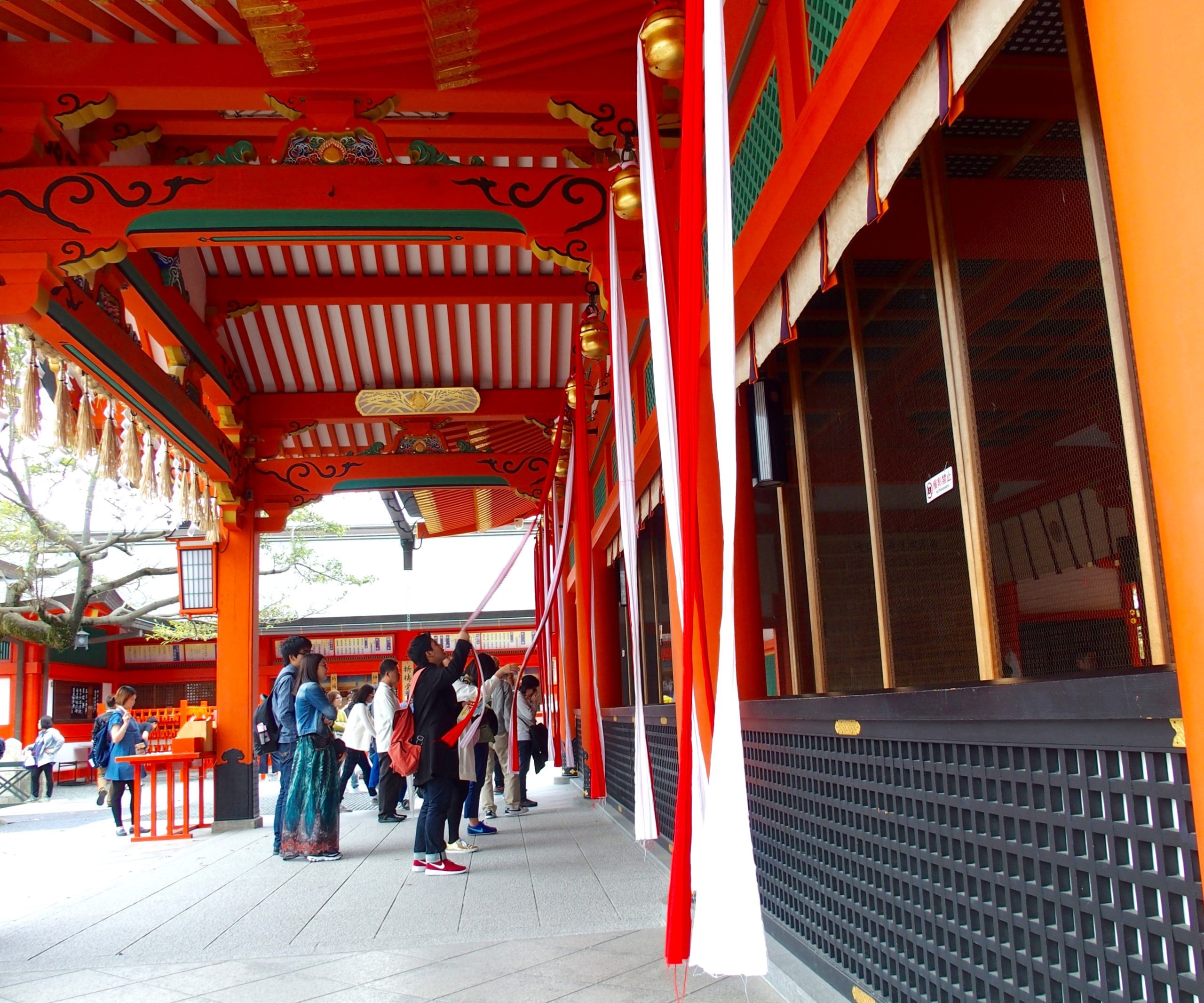 Prières à l'entrée temple Kiyomizu-Dera Kyoto