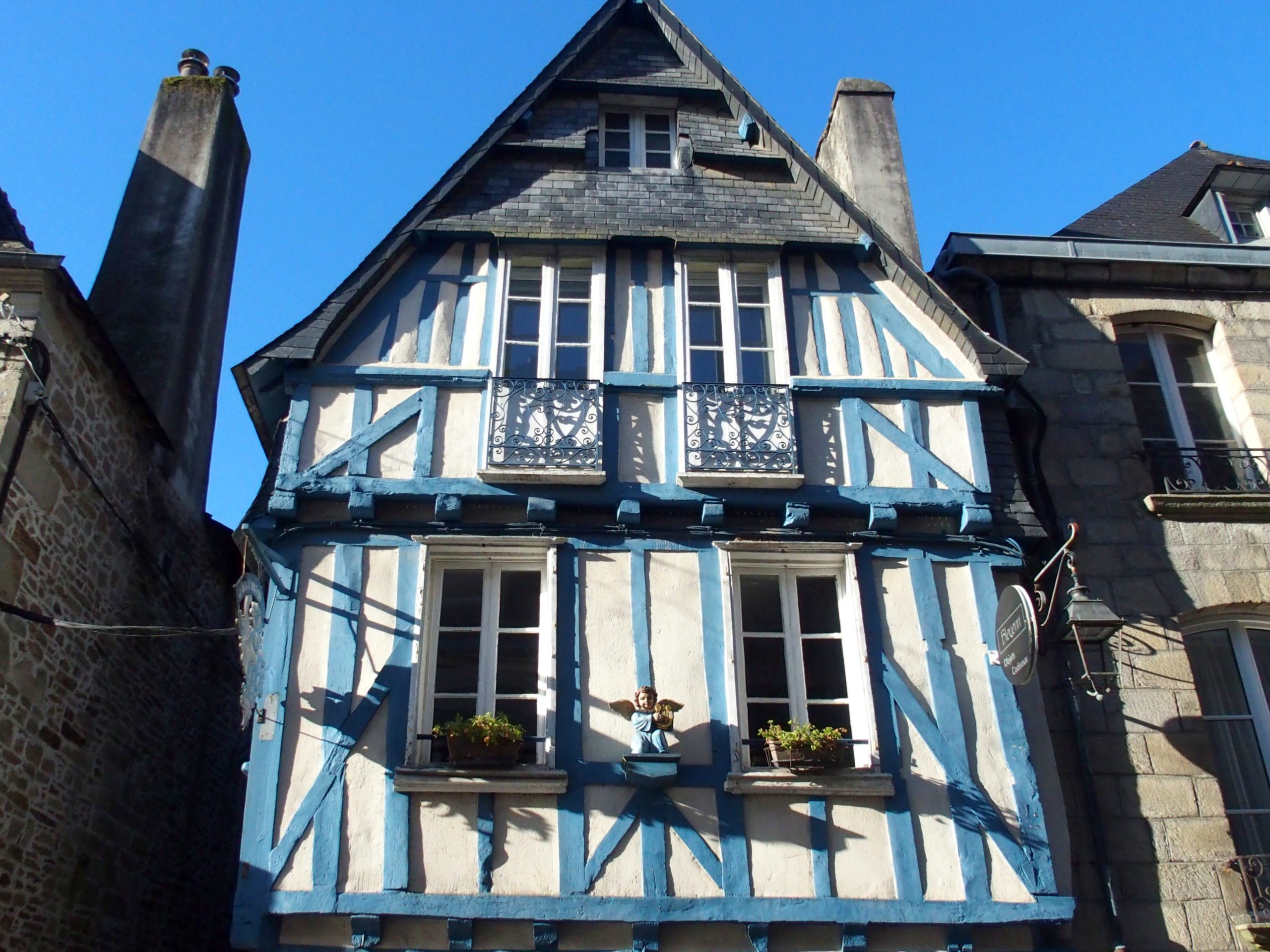 Maison à colombage bleus Quimper Bretagne.