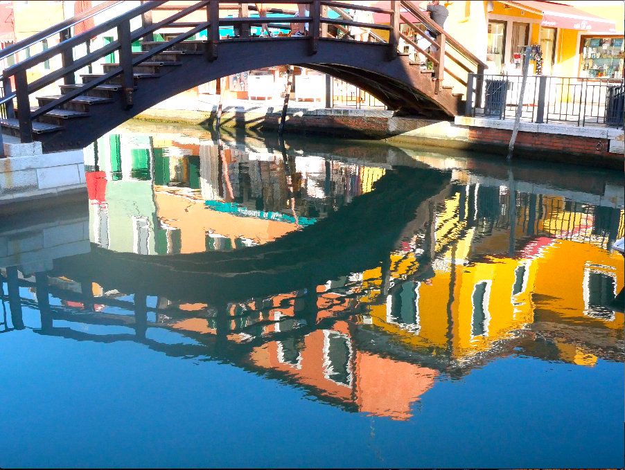Visiter l'île de Burano et ses petits ponts.jpg