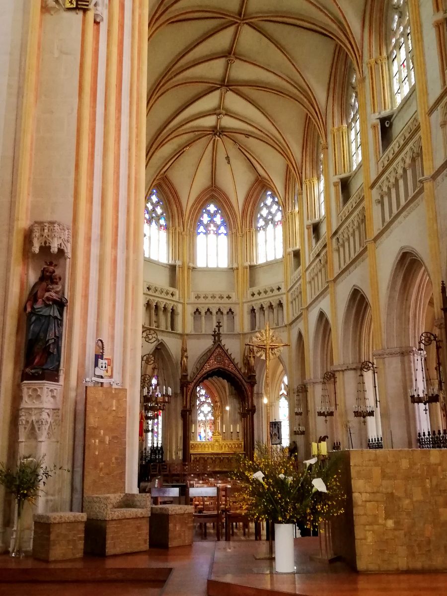 Visiter Quimper autel de la cathédrale
