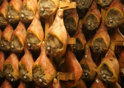 Cave de prosciutto de Modène