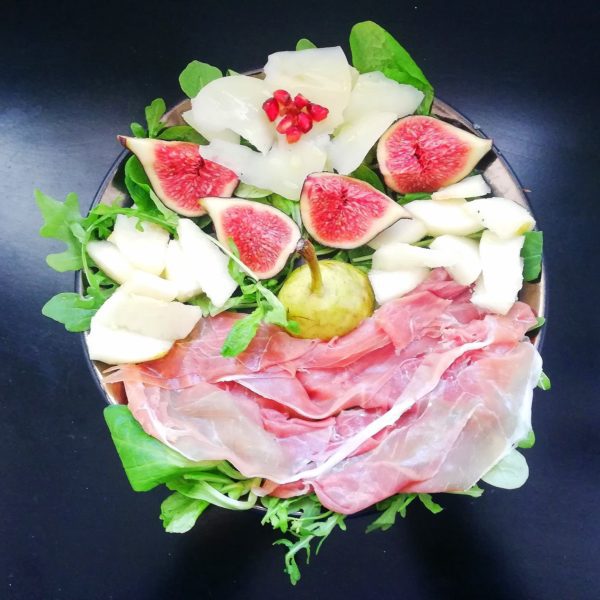 Salade prosciutto poire figues et fromage