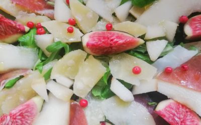 Salade de prosciutto, poires, figues et parmesan – Italie