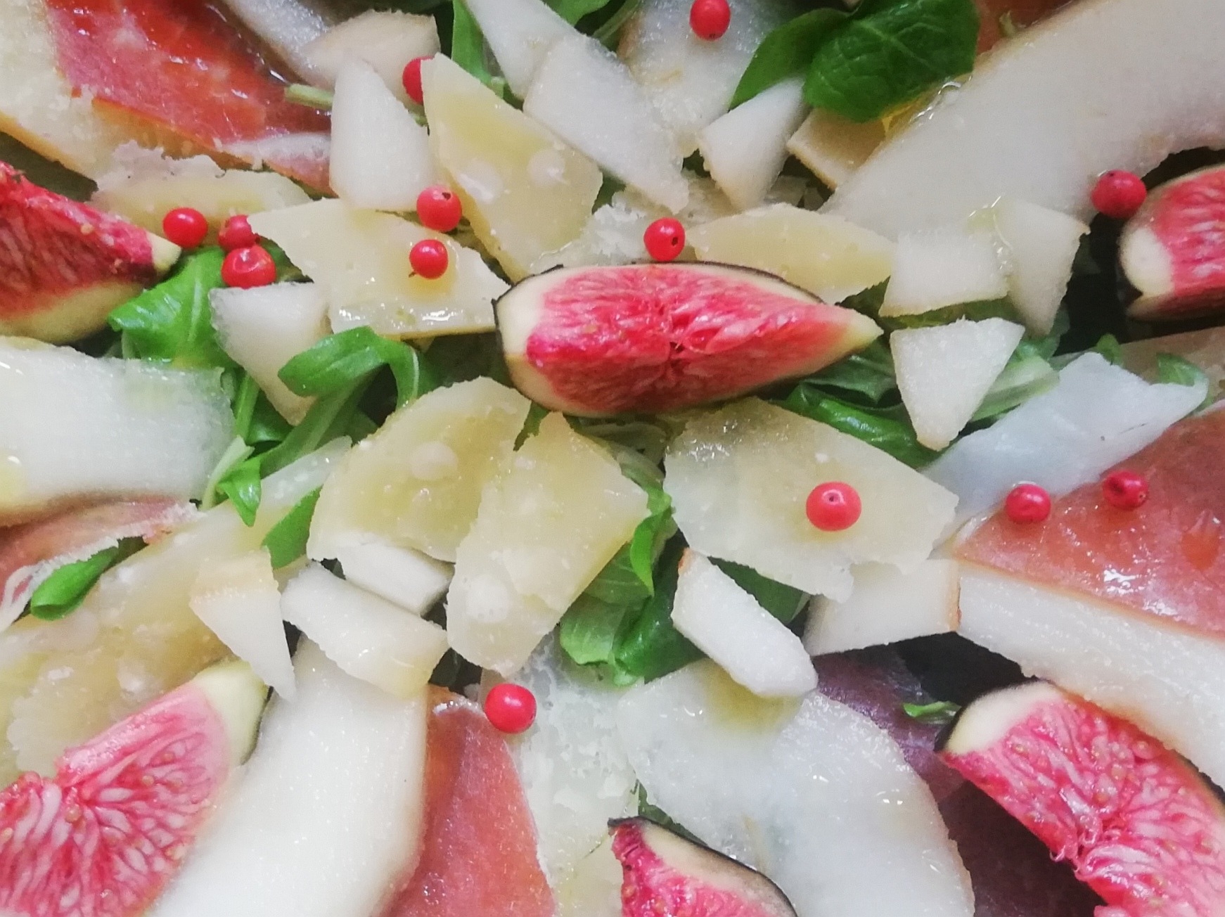salade prosciutto poires figues parmesan