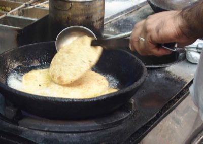 Fabrication pain indien marché Delhi.
