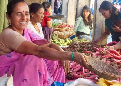 Vendeuse légumes marché Kalimpong Inde