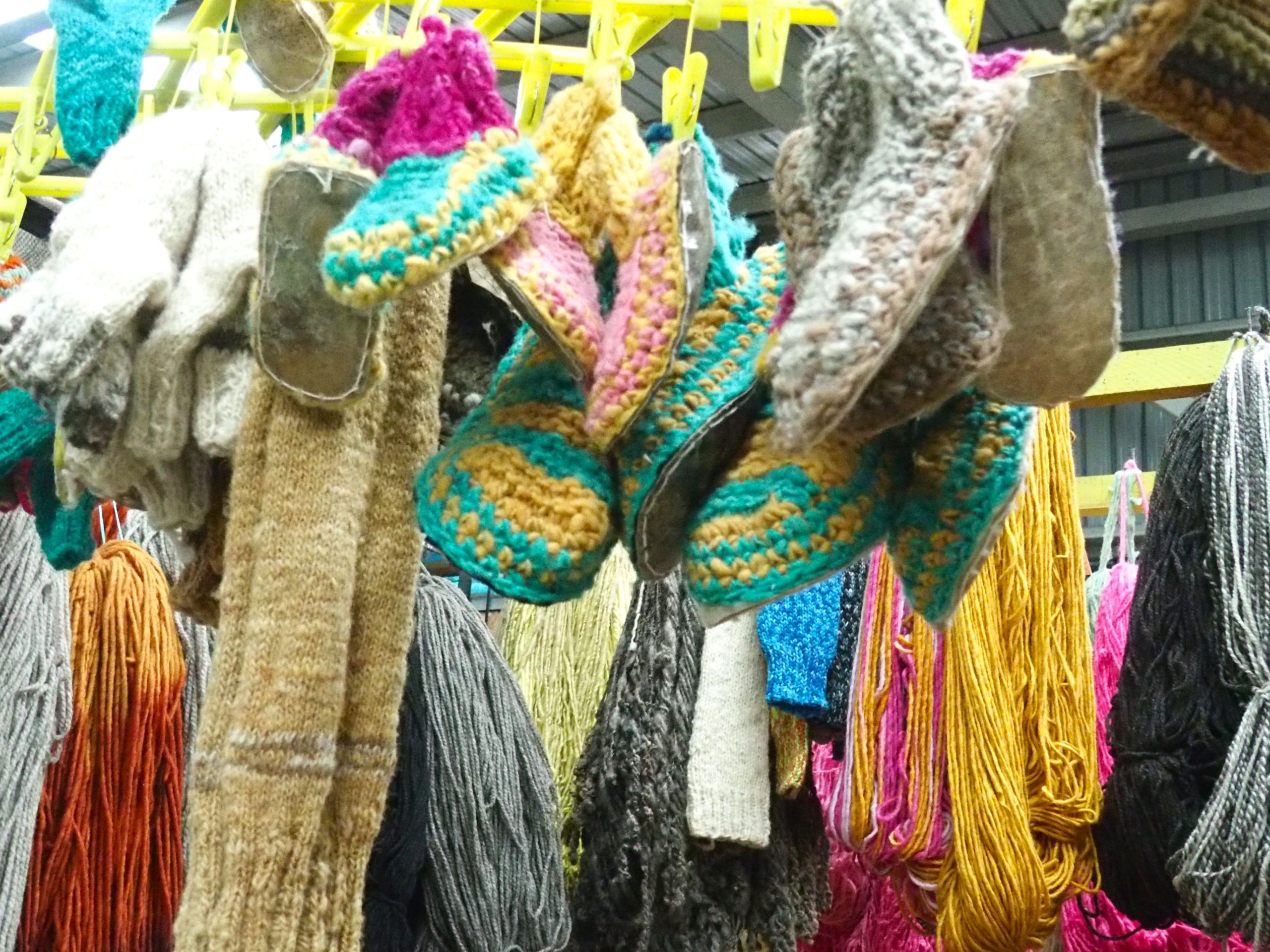 Artisanat chaussons en laine marché de Castro Chiloe