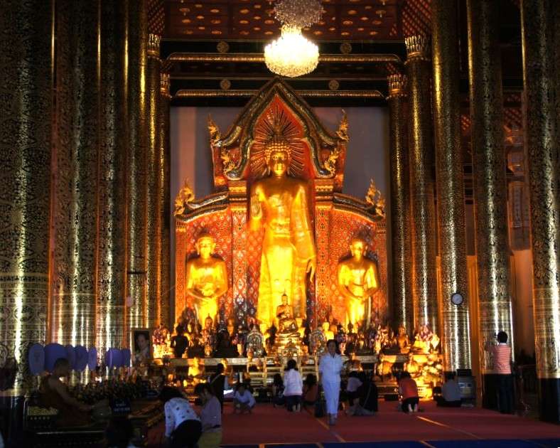 Intérieur temple Chiang Mai