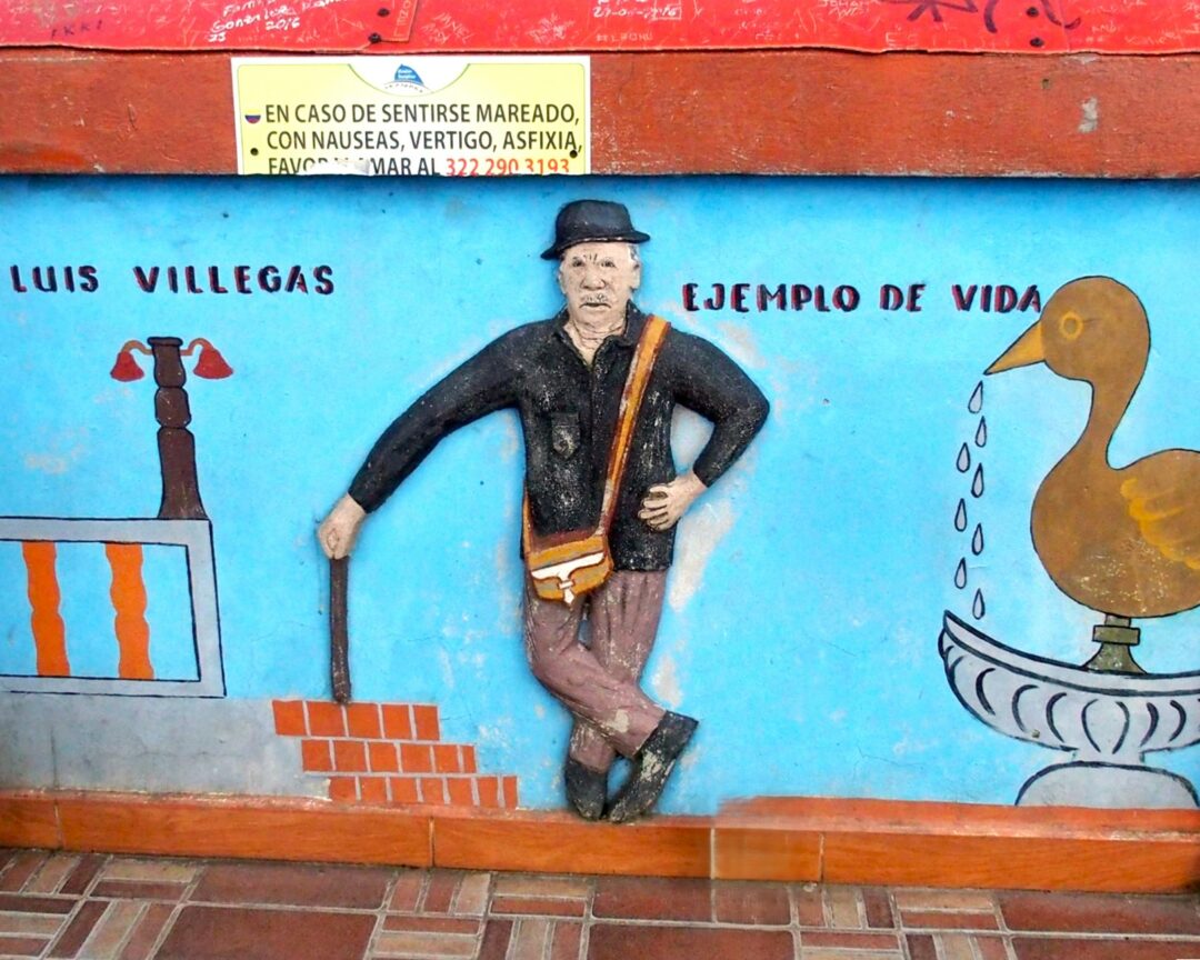 Zocalos Luis Villegas Guatape Colombie