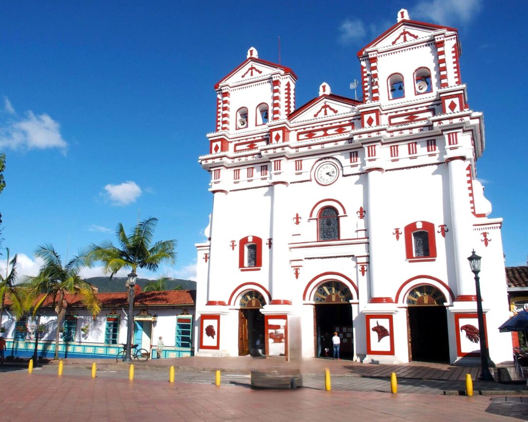 Eglise Nuestra Senora del Carmen Guatape Colombie